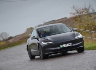 Tesla Model 3 (2024): огляд. Покращений, доступний і все ще незвичайний