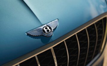 Bentley reviduje plány na elektrifikaci, zůstává odhodlána k benzínovým motorům