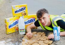 Хуліган-активіст змушує владу ремонтувати дороги у Вілтширі