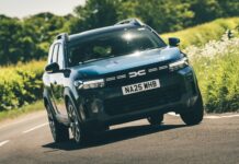 Dacia підтримує продажі бензинових автомобілів, незважаючи на мандат Великобританії ZEV