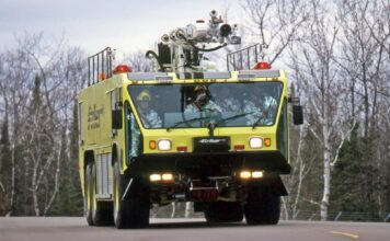 Oshkosh Striker 3000: Пожежна машина, створена для катастроф