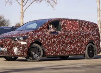 Mercedes VLE, що змінює правила гри, — це мобільна зала засідань вартістю 110 тисяч фунтів стерлінгів, яка сама паркується