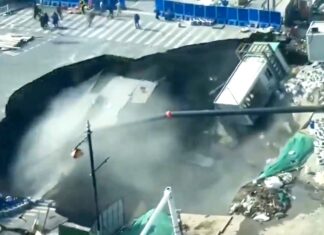 Шанхайський провал: Робітники спостерігали за обвалом землі, перш ніж бігти