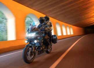 Kawasaki Versys 650: Мотоцикл, який процвітає, не напружуючись