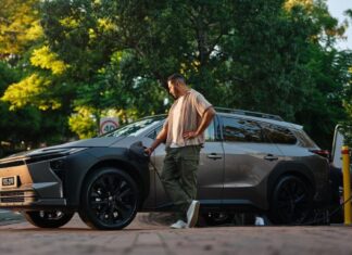 Toyota розширює лінійку електромобілів в Австралії, представивши високопродуктивний bZ4X Touring