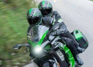Kawasaki Ninja H2 SX SE: Ламає стереотип про компроміс між комфортом та динамікою