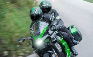 Kawasaki Ninja H2 SX SE: Ламає стереотип про компроміс між комфортом та динамікою