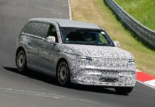 Genesis GV90 : portes d’autocar et écran de cinéma contre Range Rover