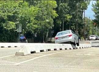Les conducteurs d’Atlanta continuent d’échouer leurs voitures sur les barrières des pistes cyclables