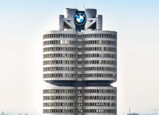 Proč centrála BMW vypadá jako válce motoru?