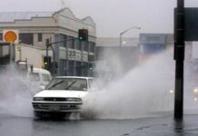 Виживання при акваплануванні: чому шини втрачають зчеплення у дощ